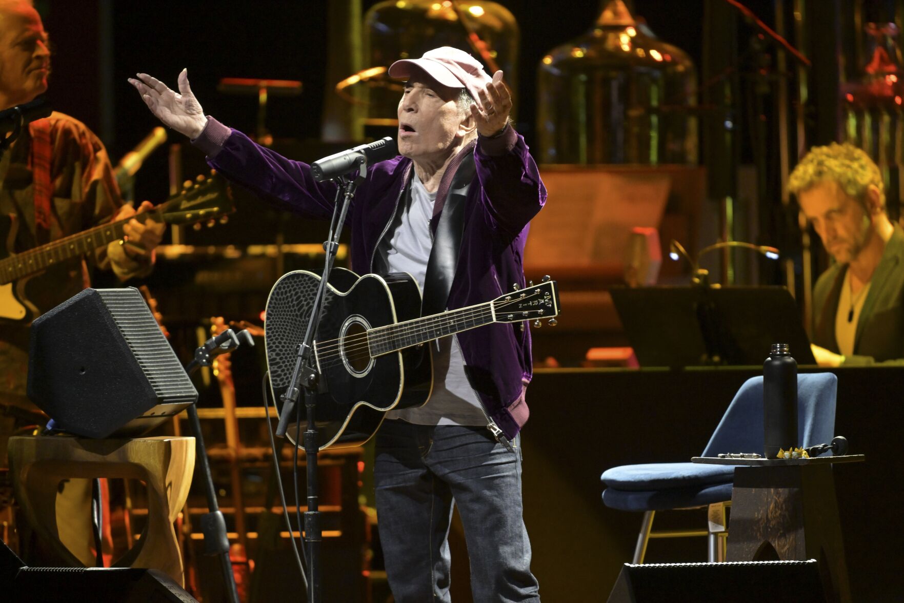 Paul Simon performs at Stifel Theatre